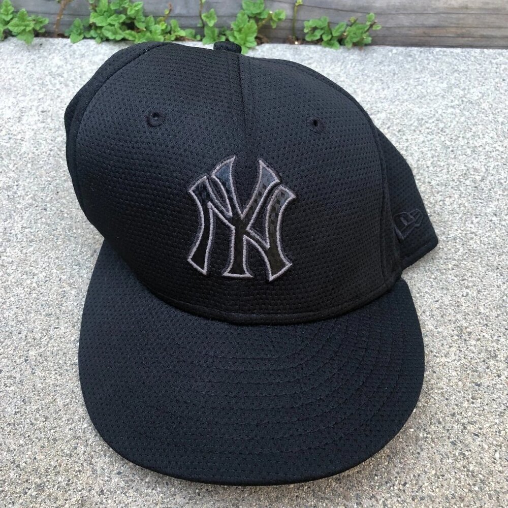 NEW ERA x OAKLEY New York Yankees Snapback Hat Men's Mesh Black Cap Adjustable​